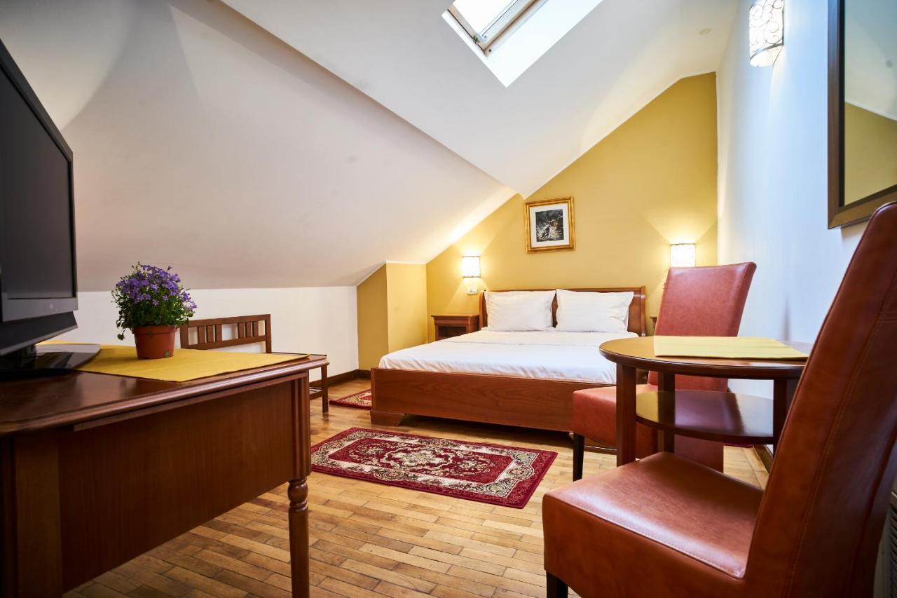 Cozy Attic Room V Бухарест Экстерьер фото
